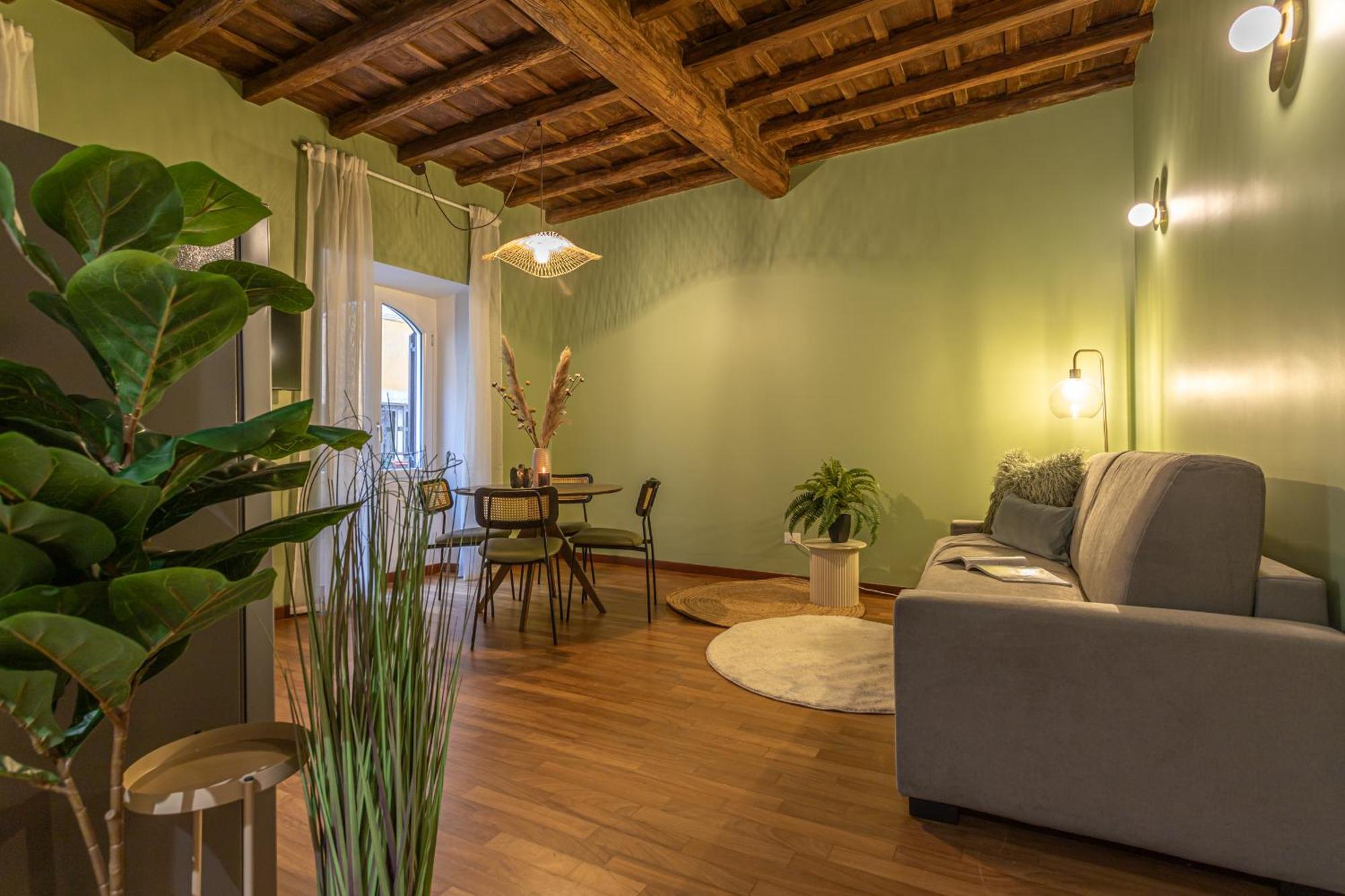 Giada - Charming At The Imperial Forums Apartment *